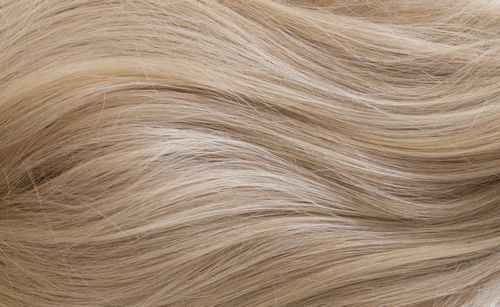 Akari S770 warm blonde with platinum and creamy highlights